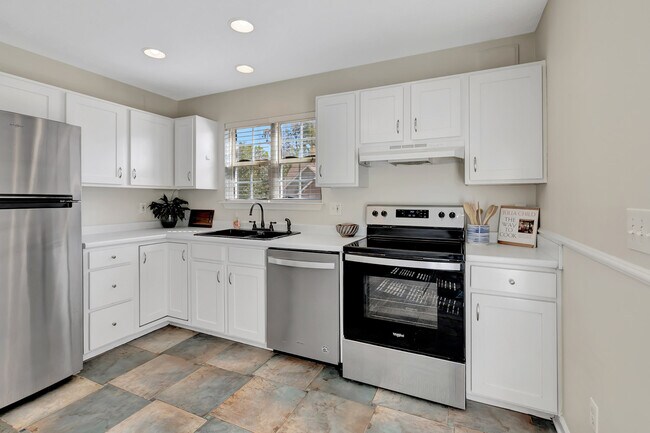 Foto del edificio - 1549 Cora Dr