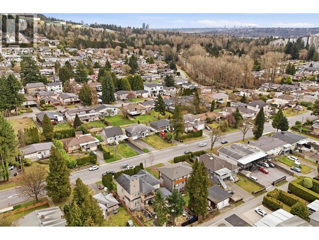 Building Photo - 1106 Duthie Ave