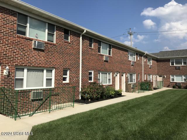 Foto del edificio - 197 Parker Ave