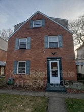 Building Photo - 1018 Summit St