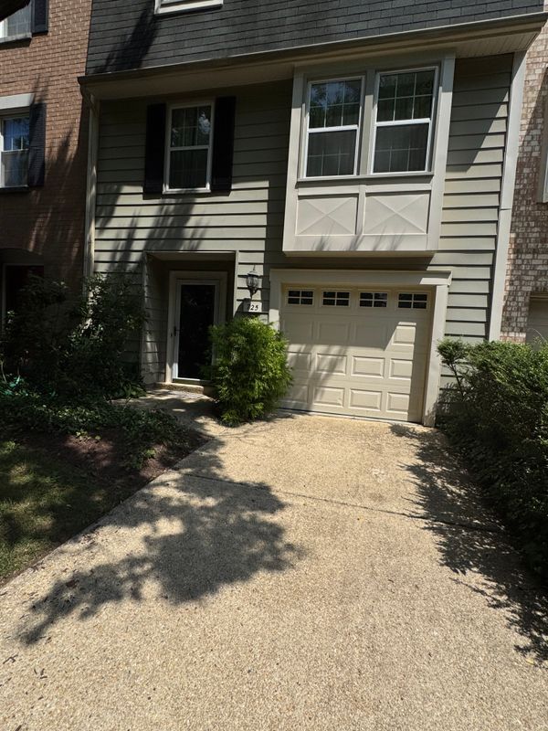 Foto del edificio - 725 Twin Holly Ln