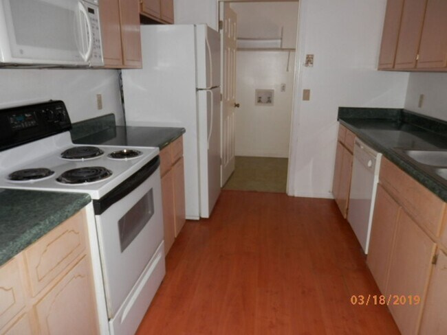 Building Photo - 1616 Seneca Ln