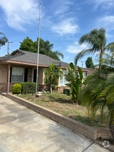 Building Photo - 920 N San Antonio Ave