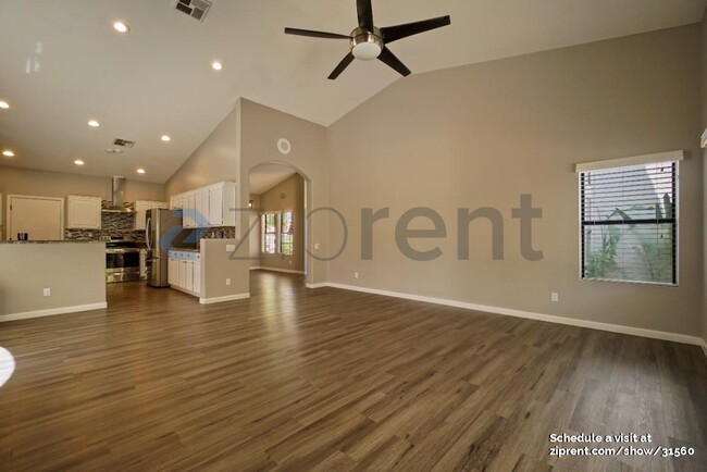 Foto del edificio - 5636 E Paradise Ln
