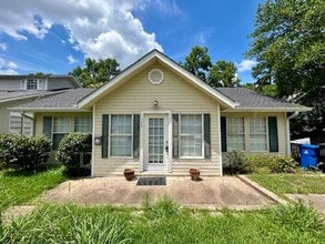 Building Photo - 720 Delaware St