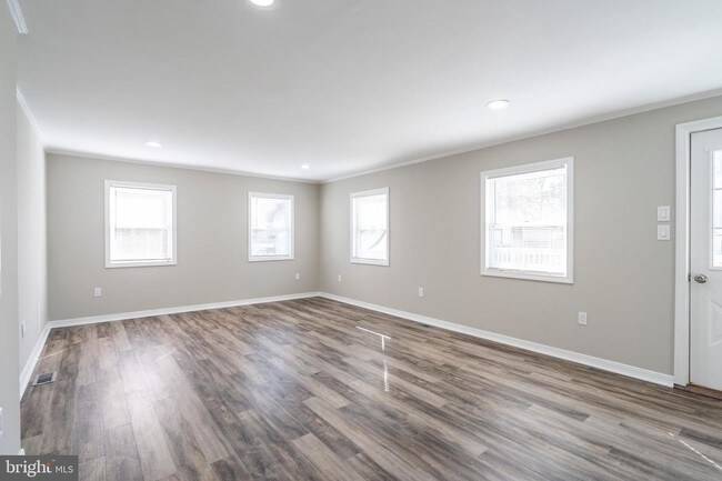 Foto del edificio - 338 Poplar Ave