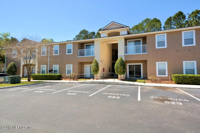 Foto del edificio - 7920 Merrill Rd