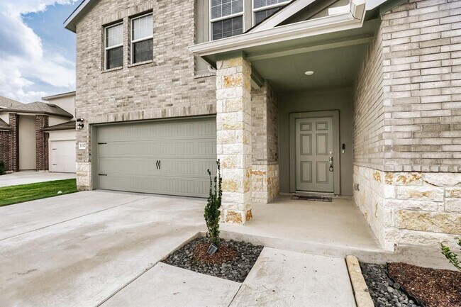 Building Photo - 1337 Aquilla Dr