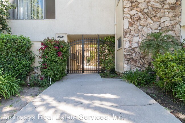 Building Photo - 10725 Acama St