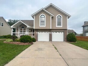 Building Photo - 3514 SW Windsong Dr