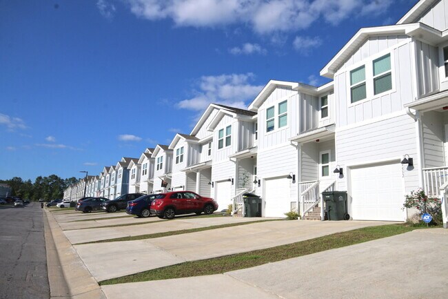 Foto del edificio - Nature Creek 3BD Townhome w/ Garage, Pool ...