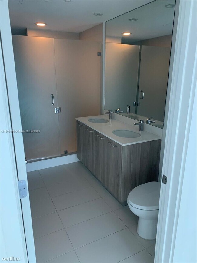 Foto del edificio - 1 br, 1.5 bath Condo - 501 NE 31st St Unit...
