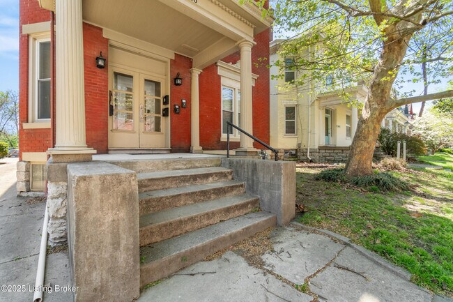 Foto del edificio - 1236 E Broadway