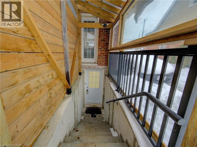 Building Photo - 569 Stirling Ave S