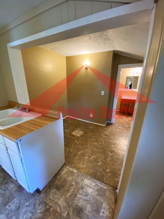 Building Photo - 144 Alton Ave