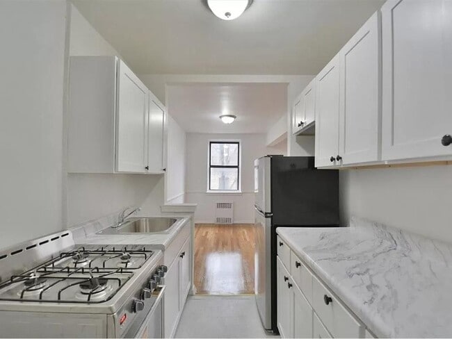 Foto del edificio - 2420 Morris Ave