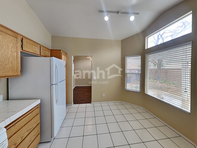 Building Photo - 1812 Sierra Valley Way