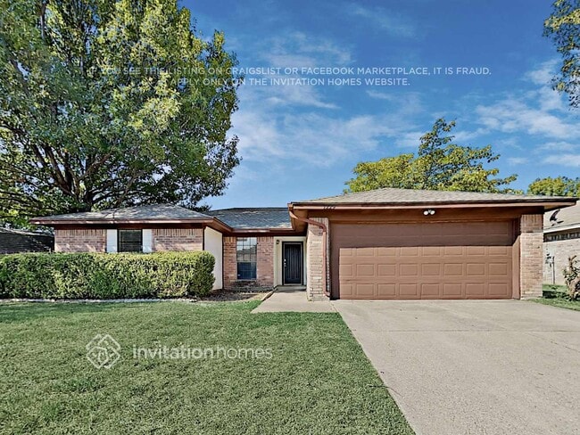 Building Photo - 1229 N Creek Dr