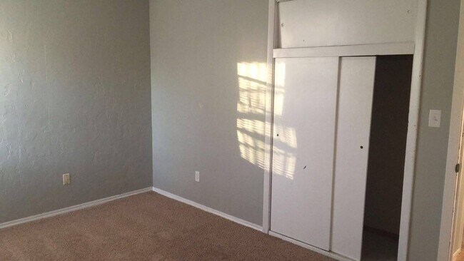 Foto del edificio - 3 bed/1bath - Great location