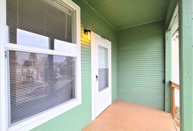 Building Photo - 2 Bed/1 Bath Home with Fenced Backyard in ...