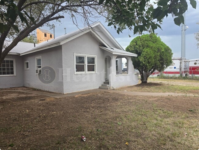 Building Photo - 312 S Avenue B