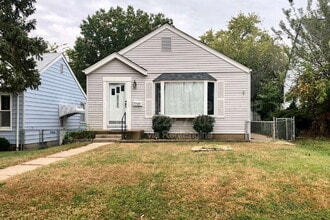 Building Photo - 5242 Parker Ave