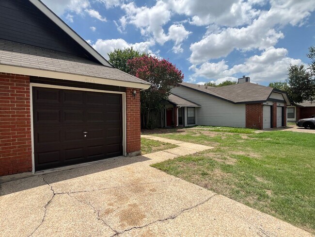 Foto del edificio - 7020 Silver Canyon