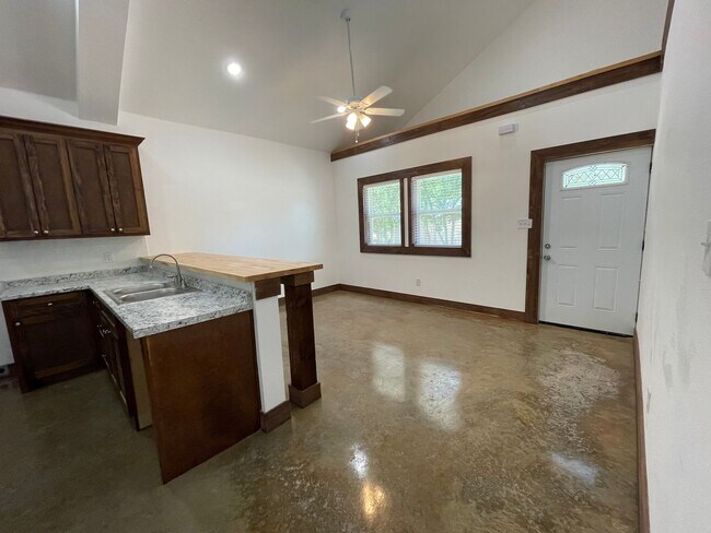 Foto del edificio - County Living, 2 bed barndominium