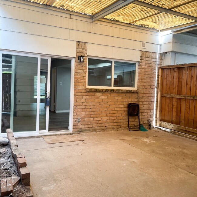 Foto del edificio - 7331 Chasewood Dr