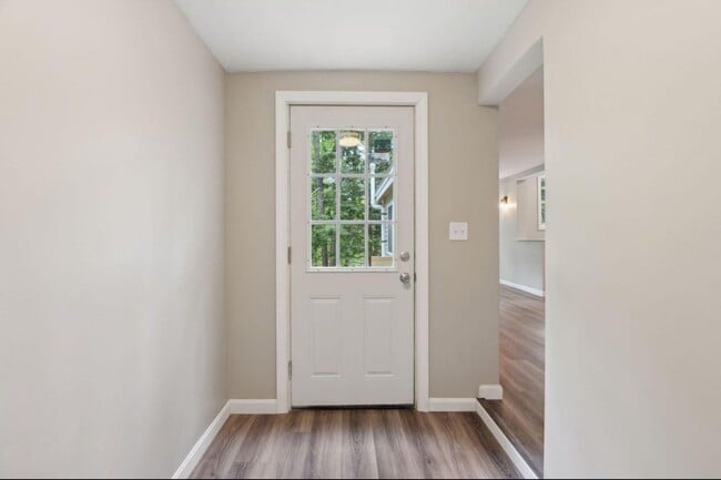 Building Photo - Renovated two-bedroom, one-bath apartment ...