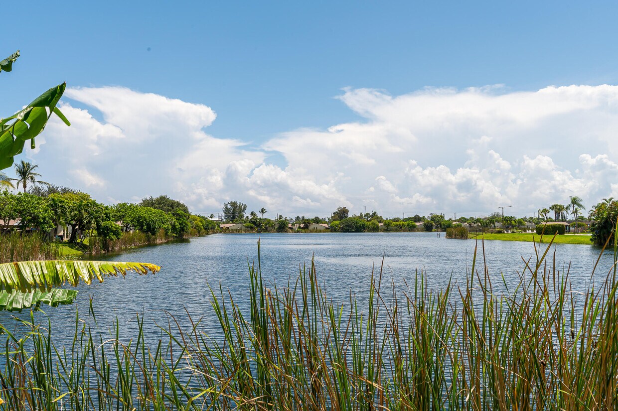 Foto principal - 6104 Waterview Cir
