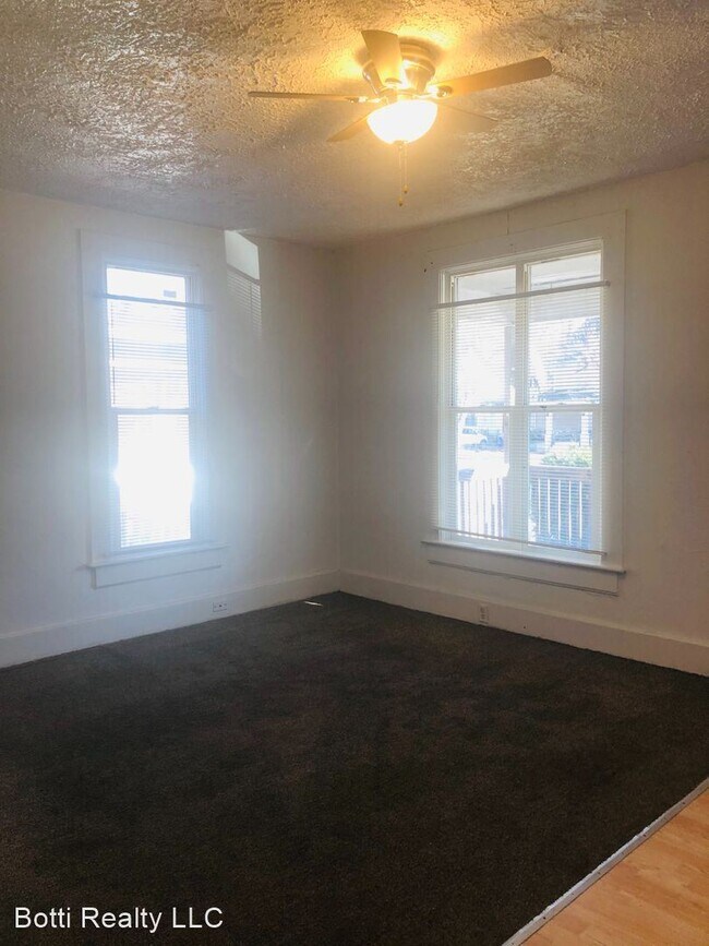 Building Photo - 3 br, 1 bath House - 924 Grant Ave