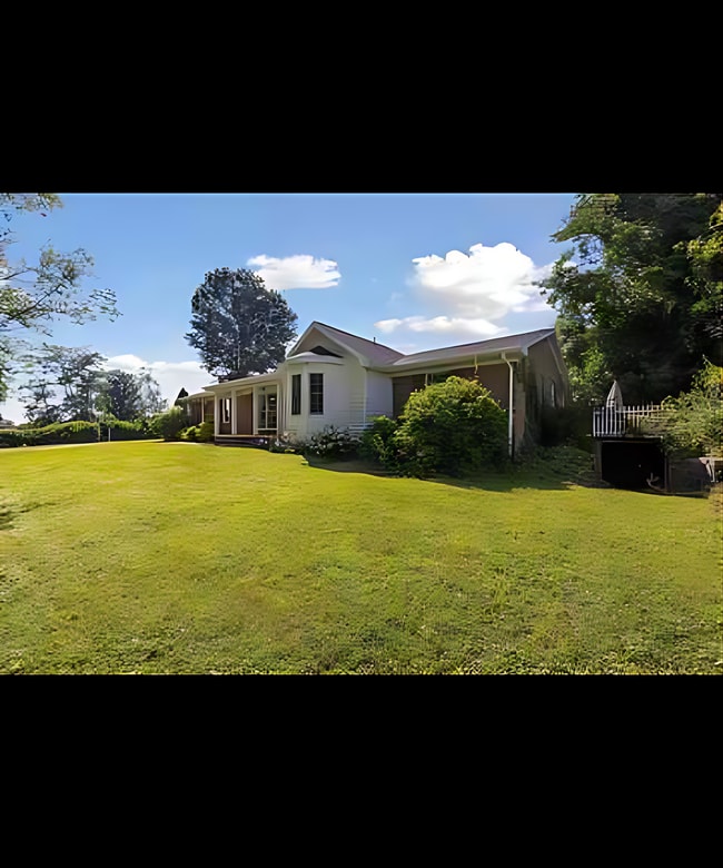 Flat spacious, private view of the house - 15493 Siesta Ave