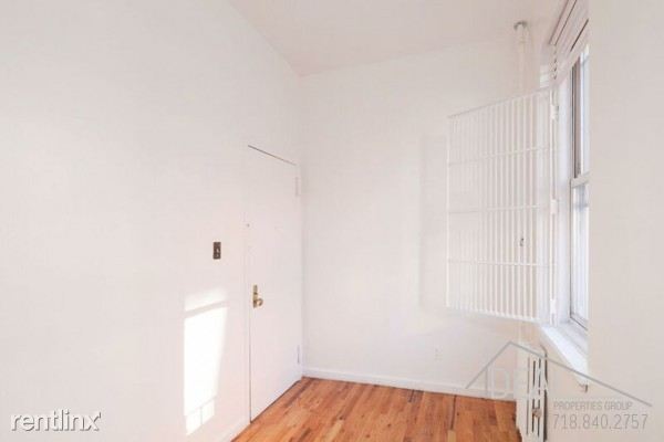 Building Photo - 575 5th Ave
