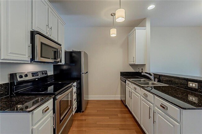 Foto del edificio - 13420 Lyndhurst St