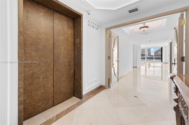 Building Photo - 2600 Island Blvd