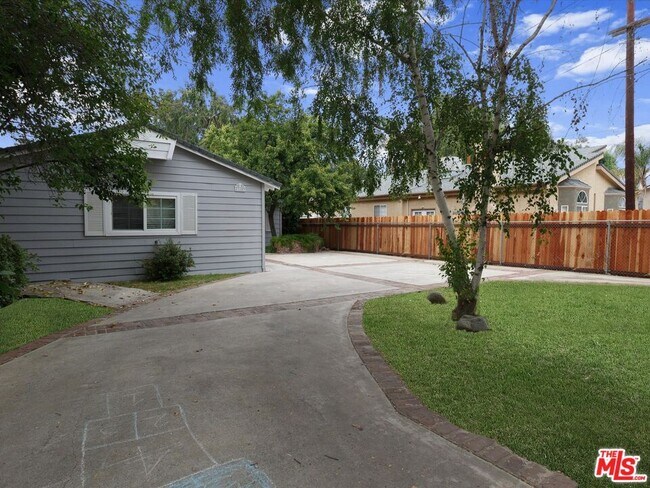 Foto del edificio - 23109 Mariano St