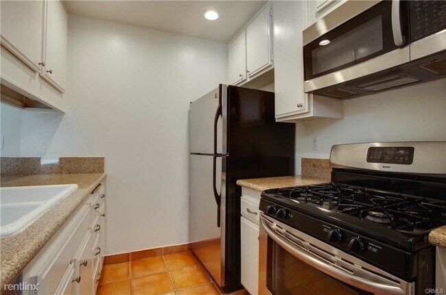 Building Photo - 2 br, 2 bath Condo - 28717 Conejo View Dr