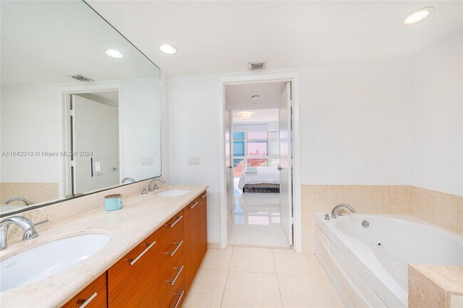 Foto del edificio - 50 Biscayne Blvd