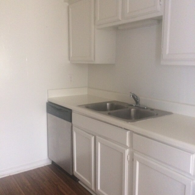 Building Photo - 303 Lake Meadows Dr