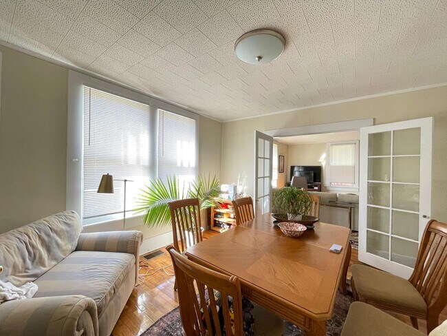 Foto del edificio - Three Bedroom Boulevard Bungalo