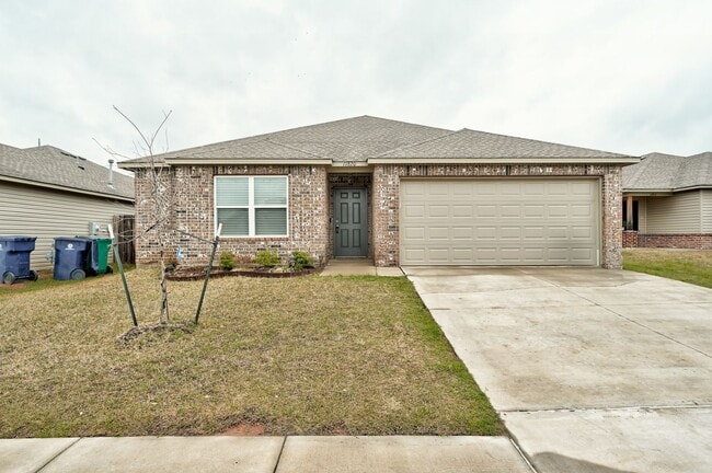 Building Photo - Beautiful 4 Bedroom / 2 Bathroom Home in Y...
