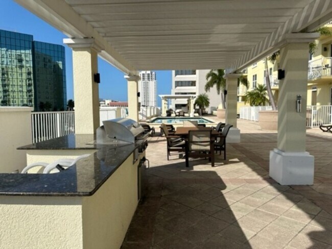 Building Photo - Downtown Clearwater Condo, 3br/2ba, Availa...