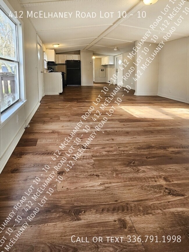 Foto del edificio - 412 McElhaney Rd