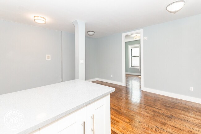 Building Photo - 327 E 19th St