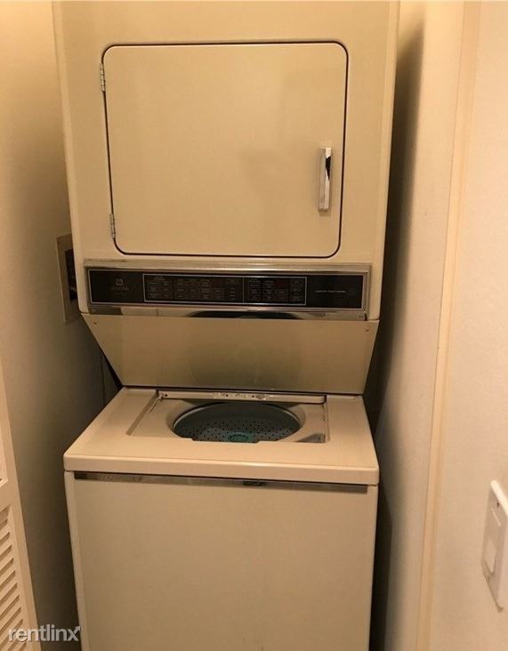 Building Photo - 1 br, 1 bath Apartment - 1417 Superior Ave