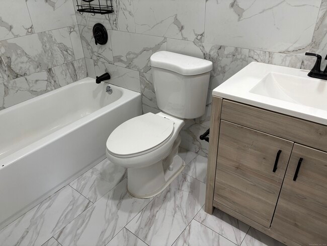 Building Photo - 7 Arch St