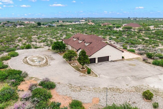 Building Photo - 31 Running Deer Mdws