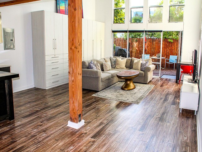 Living Area - 4215 Glencoe Ave