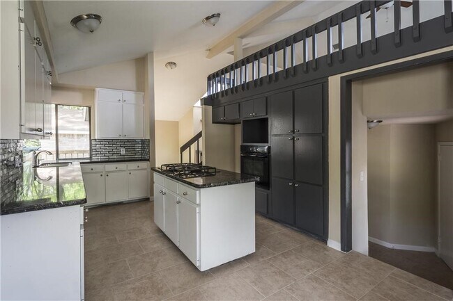 Building Photo - 535 Enchanted Ln